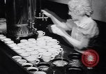 Immagine di Mangiare e cucinare a Diners United States USA, 1939, secondo 13 filmato di repertorio 65675036992