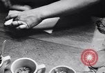 Immagine di Mangiare e cucinare a Diners United States USA, 1939, secondo 32 filmato di repertorio 65675036992