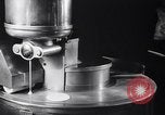Immagine di Mangiare e cucinare a Diners United States USA, 1939, secondo 36 filmato di repertorio 65675036992
