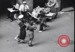 Standbild Stau und Fußgänger New York City USA, 1939, aus Sekunde 10 historischem Filmmaterial Videoclip 65675036993