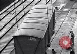 Standbild Laden einer Eisenbahnrollmaterials Vereinigtes Königreich, 1943, aus Sekunde 17 historischem Filmmaterial Videoclip 65675036995