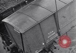 Standbild Laden einer Eisenbahnrollmaterials Vereinigtes Königreich, 1943, aus Sekunde 19 historischem Filmmaterial Videoclip 65675036995