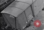 Standbild Laden einer Eisenbahnrollmaterials Vereinigtes Königreich, 1943, aus Sekunde 21 historischem Filmmaterial Videoclip 65675036995