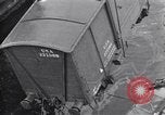Standbild Laden einer Eisenbahnrollmaterials Vereinigtes Königreich, 1943, aus Sekunde 23 historischem Filmmaterial Videoclip 65675036995