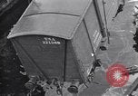 Standbild Laden einer Eisenbahnrollmaterials Vereinigtes Königreich, 1943, aus Sekunde 24 historischem Filmmaterial Videoclip 65675036995