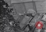 Standbild Laden einer Eisenbahnrollmaterials Vereinigtes Königreich, 1943, aus Sekunde 25 historischem Filmmaterial Videoclip 65675036995