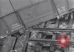 Standbild Laden einer Eisenbahnrollmaterials Vereinigtes Königreich, 1943, aus Sekunde 29 historischem Filmmaterial Videoclip 65675036995