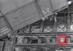 Standbild Laden einer Eisenbahnrollmaterials Vereinigtes Königreich, 1943, aus Sekunde 31 historischem Filmmaterial Videoclip 65675036995