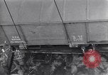 Standbild Laden einer Eisenbahnrollmaterials Vereinigtes Königreich, 1943, aus Sekunde 36 historischem Filmmaterial Videoclip 65675036995