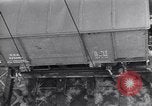 Standbild Laden einer Eisenbahnrollmaterials Vereinigtes Königreich, 1943, aus Sekunde 37 historischem Filmmaterial Videoclip 65675036995
