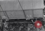 Standbild Laden einer Eisenbahnrollmaterials Vereinigtes Königreich, 1943, aus Sekunde 38 historischem Filmmaterial Videoclip 65675036995