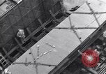 Standbild Laden einer Eisenbahnrollmaterials Vereinigtes Königreich, 1943, aus Sekunde 43 historischem Filmmaterial Videoclip 65675036995