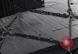 Standbild Laden einer Eisenbahnrollmaterials Vereinigtes Königreich, 1943, aus Sekunde 56 historischem Filmmaterial Videoclip 65675036995