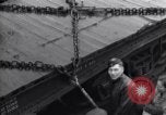 Standbild Laden einer Eisenbahnrollmaterials Vereinigtes Königreich, 1943, aus Sekunde 59 historischem Filmmaterial Videoclip 65675036995