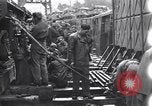 Standbild Laden einer Eisenbahnrollmaterials Vereinigtes Königreich, 1943, aus Sekunde 60 historischem Filmmaterial Videoclip 65675036995