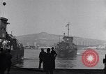 Standbild GIs debark am Dock Neapel Italien, 1943, aus Sekunde 4 historischem Filmmaterial Videoclip 65675037000