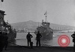 Standbild GIs debark am Dock Neapel Italien, 1943, aus Sekunde 12 historischem Filmmaterial Videoclip 65675037000