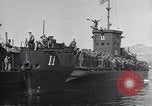 Standbild GIs debark am Dock Neapel Italien, 1943, aus Sekunde 17 historischem Filmmaterial Videoclip 65675037000
