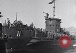 Standbild GIs debark am Dock Neapel Italien, 1943, aus Sekunde 21 historischem Filmmaterial Videoclip 65675037000