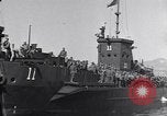 Standbild GIs debark am Dock Neapel Italien, 1943, aus Sekunde 23 historischem Filmmaterial Videoclip 65675037000