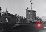 Standbild GIs debark am Dock Neapel Italien, 1943, aus Sekunde 24 historischem Filmmaterial Videoclip 65675037000