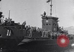 Standbild GIs debark am Dock Neapel Italien, 1943, aus Sekunde 25 historischem Filmmaterial Videoclip 65675037000