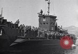 Standbild GIs debark am Dock Neapel Italien, 1943, aus Sekunde 27 historischem Filmmaterial Videoclip 65675037000