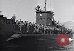 Standbild GIs debark am Dock Neapel Italien, 1943, aus Sekunde 29 historischem Filmmaterial Videoclip 65675037000