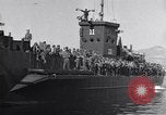 Standbild GIs debark am Dock Neapel Italien, 1943, aus Sekunde 30 historischem Filmmaterial Videoclip 65675037000