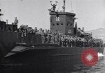 Standbild GIs debark am Dock Neapel Italien, 1943, aus Sekunde 31 historischem Filmmaterial Videoclip 65675037000