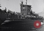 Standbild GIs debark am Dock Neapel Italien, 1943, aus Sekunde 32 historischem Filmmaterial Videoclip 65675037000