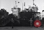 Standbild GIs debark am Dock Neapel Italien, 1943, aus Sekunde 37 historischem Filmmaterial Videoclip 65675037000