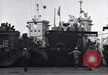 Standbild GIs debark am Dock Neapel Italien, 1943, aus Sekunde 38 historischem Filmmaterial Videoclip 65675037000