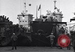 Standbild GIs debark am Dock Neapel Italien, 1943, aus Sekunde 40 historischem Filmmaterial Videoclip 65675037000