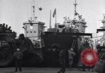Standbild GIs debark am Dock Neapel Italien, 1943, aus Sekunde 44 historischem Filmmaterial Videoclip 65675037000