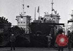 Standbild GIs debark am Dock Neapel Italien, 1943, aus Sekunde 47 historischem Filmmaterial Videoclip 65675037000