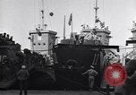 Standbild GIs debark am Dock Neapel Italien, 1943, aus Sekunde 50 historischem Filmmaterial Videoclip 65675037000