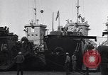 Standbild GIs debark am Dock Neapel Italien, 1943, aus Sekunde 55 historischem Filmmaterial Videoclip 65675037000