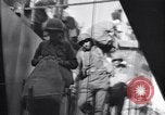 Standbild GIs debark am Dock Neapel Italien, 1943, aus Sekunde 56 historischem Filmmaterial Videoclip 65675037000