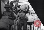 Standbild GIs debark am Dock Neapel Italien, 1943, aus Sekunde 57 historischem Filmmaterial Videoclip 65675037000