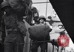 Standbild GIs debark am Dock Neapel Italien, 1943, aus Sekunde 59 historischem Filmmaterial Videoclip 65675037000