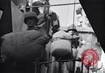 Standbild GIs debark am Dock Neapel Italien, 1943, aus Sekunde 61 historischem Filmmaterial Videoclip 65675037000
