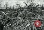 Immagine di Città distrutta dal tornado Michigan United States USA, 1964, secondo 50 filmato di repertorio 65675037038