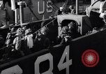 Standbild US-Truppen boarding landing craft für die Invasion der Normandie England, 1944, aus Sekunde 5 historischem Filmmaterial Videoclip 65675037050