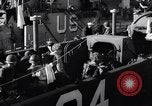 Standbild US-Truppen boarding landing craft für die Invasion der Normandie England, 1944, aus Sekunde 11 historischem Filmmaterial Videoclip 65675037050