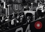 Standbild US-Truppen boarding landing craft für die Invasion der Normandie England, 1944, aus Sekunde 12 historischem Filmmaterial Videoclip 65675037050