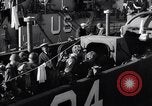 Standbild US-Truppen boarding landing craft für die Invasion der Normandie England, 1944, aus Sekunde 13 historischem Filmmaterial Videoclip 65675037050