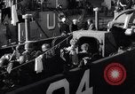 Standbild US-Truppen boarding landing craft für die Invasion der Normandie England, 1944, aus Sekunde 18 historischem Filmmaterial Videoclip 65675037050