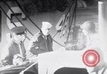 Standbild US-Truppen boarding landing craft für die Invasion der Normandie England, 1944, aus Sekunde 61 historischem Filmmaterial Videoclip 65675037050