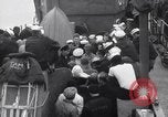 Standbild US Coast Guard Lieutenant Slip Crew vor dem D-Day Invasion England, 1944, aus Sekunde 12 historischem Filmmaterial Videoclip 65675037052